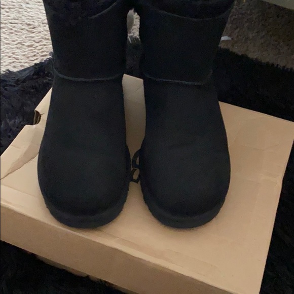 Uggs - Picture 1 of 4